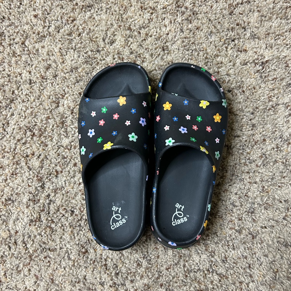 Art Class Kids' Black Multi-Color Floral Sandals